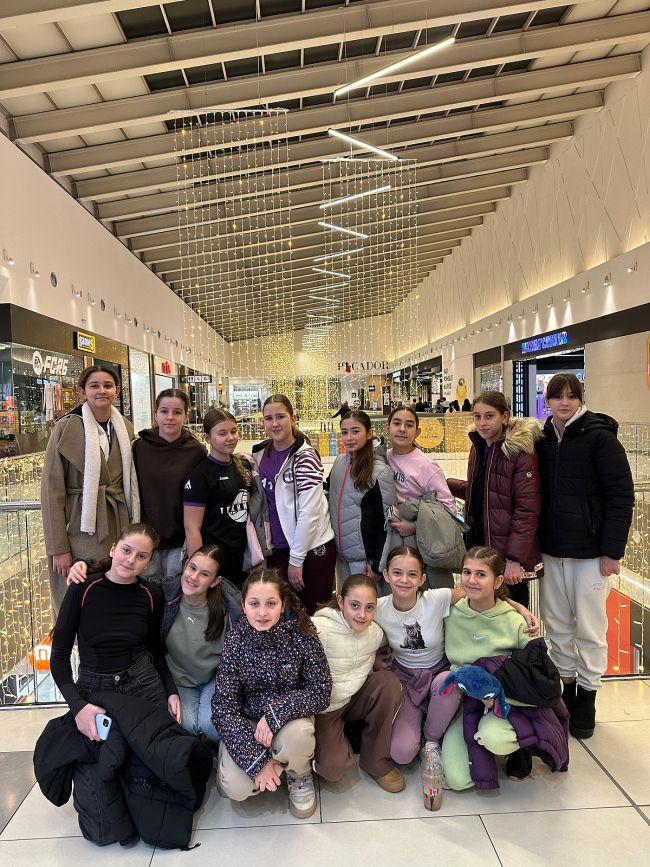 aaaMale Tehničarke u KG prvi nastup 10